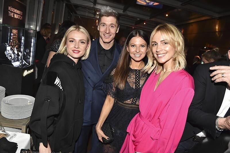 Stephanie Fox, Robert Lewandowski und Frau Anna mit Viktoria Rader