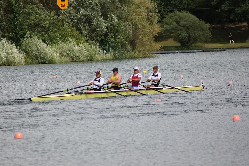 Der Junior-A-Doppelvierer mit Stefan Kontos (2, von links / RGM 72), Bastian Faralisch (Heidelberg),  Leonard Stutzer, Arne Schacher (beide Potsdam) errang ebenfalls eine Bronzemedaille.