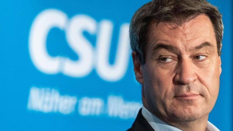 Markus Söder (CSU) will als neuer Vorsitzender der Ministerpräsidentenkonferenz (MPK) für eine Stärkung der Bundesländer gegenüber dem Bund kämpfen. Markus Söder (CSU) will als neuer Vorsitzender der Ministerpräsidentenkonferenz (MPK) für eine Stärkung der Bundesländer gegenüber dem Bund kämpfen.