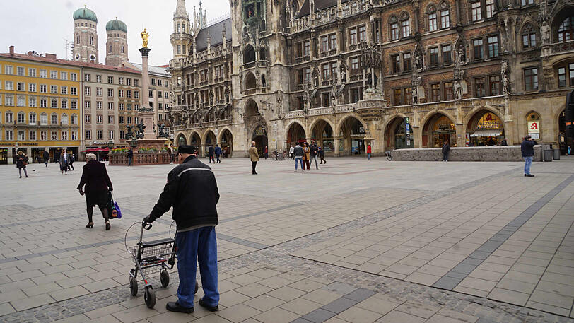 Der Marienplatz ist am Dienstag um die Mittagszeit wie ausgestorben.