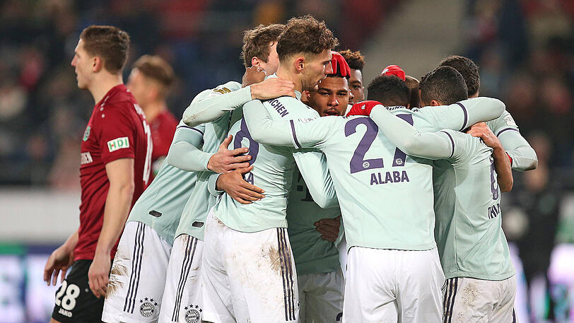 LEON GORETZKA, NOTE 3: Hat sich festgespielt im zentralen Mittelfeld, machte in Hannover schon sein achtes Spiel hintereinander in der Startelf. Suchte immer wieder den Abschluss, seine Versuche aber zu unplatziert. Wertvoller Passgeber.