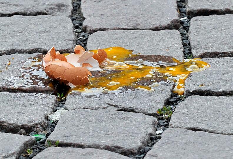 Ein Ei am Boden: Über Scherze dieser Art lässt sich noch schmunzeln