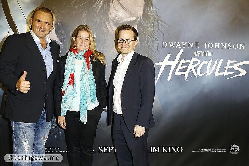 Eventmanager Gregor Leutgeb mit Daniela Langenstein (Paramount) und Daniel Schumann (Chef Cinemaxx München).