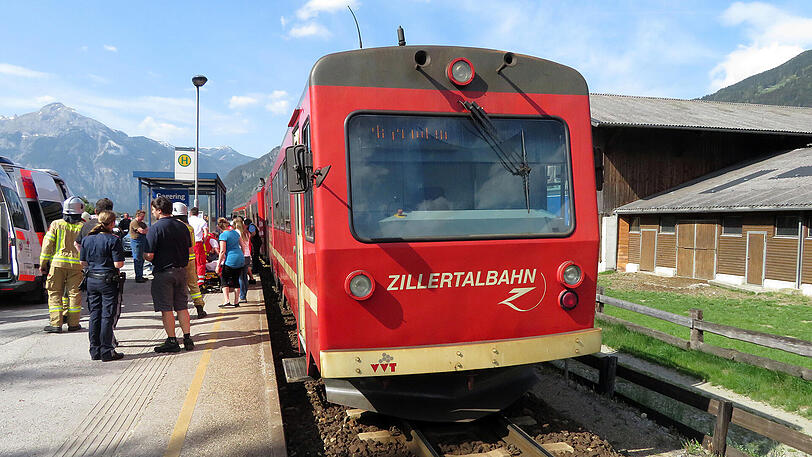 Die Zillertalbahn erfasste den betrunkenen Deutschen mit ihrem Schneepflug. Die Bilder von der Unglücksstelle.