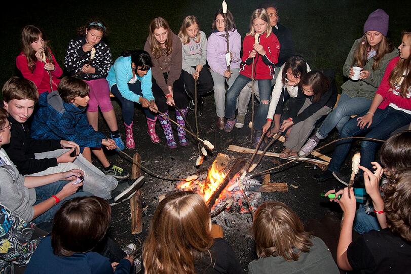 Stockbrotgrillen am Lagerfeuer: So machend ie Ferien Spaß!