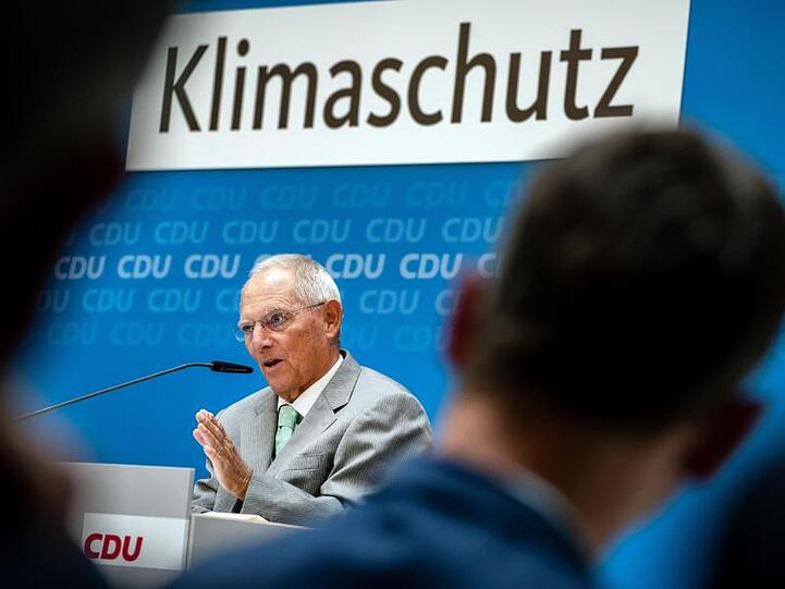Bundestagspräsident Wolfgang Schäuble spricht zum Beginn des CDU-"Werkstattgesprächs" zum Klimaschutz in Berlin.