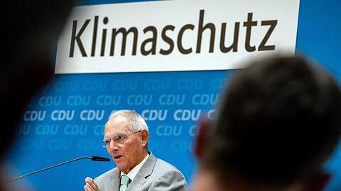 Bundestagspräsident Wolfgang Schäuble spricht zum Beginn des CDU-"Werkstattgesprächs" zum Klimaschutz in Berlin.