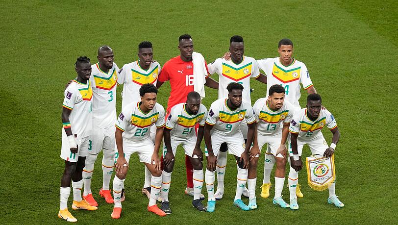 Senegals Nationalspieler posieren für ein Teamfoto.