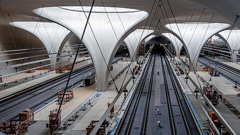 Im Inneren sieht der Bahnhof schon recht fertig aus. Der Eindruck t&auml;uscht aber offenbar. (Archivbild)