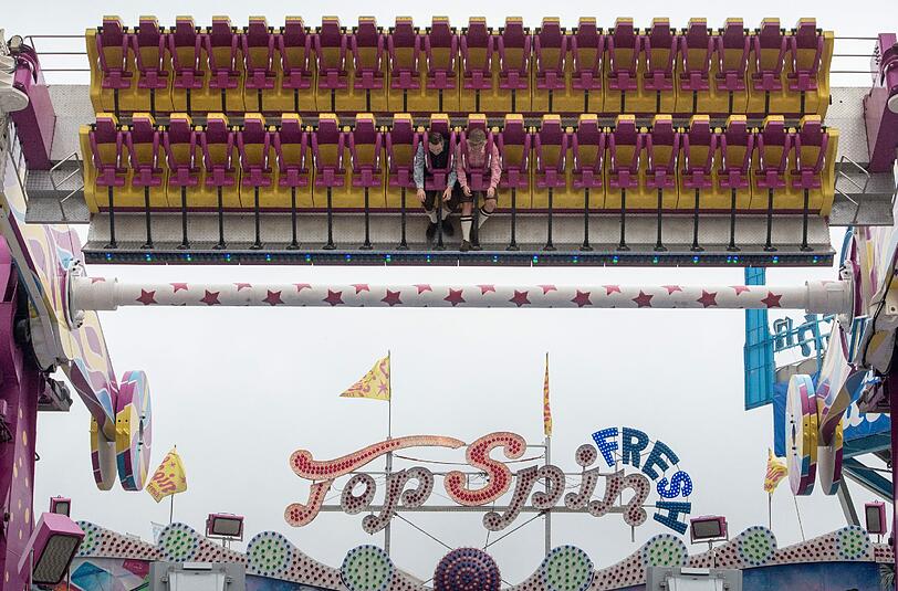 Nur zwei Fahrgäste im Top-Spin: Die Wiesn-Schausteller kämpfen in diesem Jahr bislang mit dramatischen Umsatzeinbußen.
