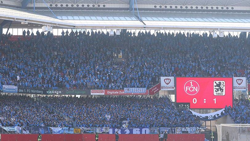 Die blaue Wand: 14.000 Fans waren in Nürnberg im Stadion. Die blaue Wand: 14.000 Fans waren in Nürnberg im Stadion.