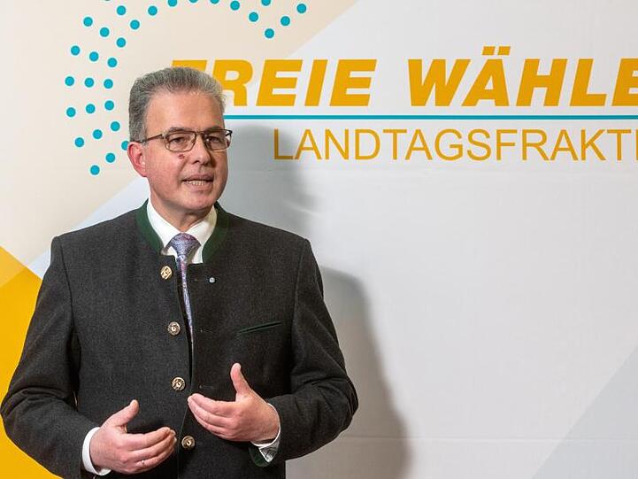 Florian Streibl spricht während der Winterklausur der Landtagsfraktion. Foto: Armin Weigel/dpa