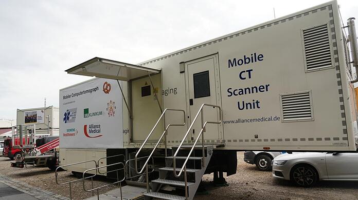 Mehr als 200 Mal war er bei der letzten Wiesn im Einsatz, um nach Stürzen Hirnblutungen auszuschließen: der mobile Computertomograph.