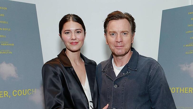 Mary Elizabeth Winstead und Ewan McGregor haben sich im Rahmen des Drehs zu einer Serie kennengelernt.