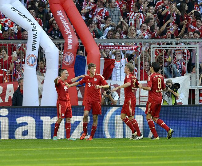 Kurz, schmerzhaft aber dennoch erfolgreich. Thomas Müller beim Spiel gegen Hoffenheim