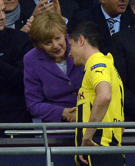 Dortmund zwischen Schockstarre und Stolz. So bitter wie die Last-Minute Niederlage auch war, so beachtlich war die Leistung der Spieler in der Champions League. Die emotionalen Bilder von der Wembley-Nacht.