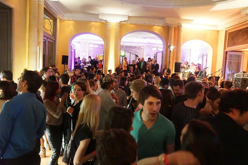 Jeni Williams und Black Bohemia spielten zur Langen Nacht der Musik im Atrium im Hotel Bayerischer Hof.