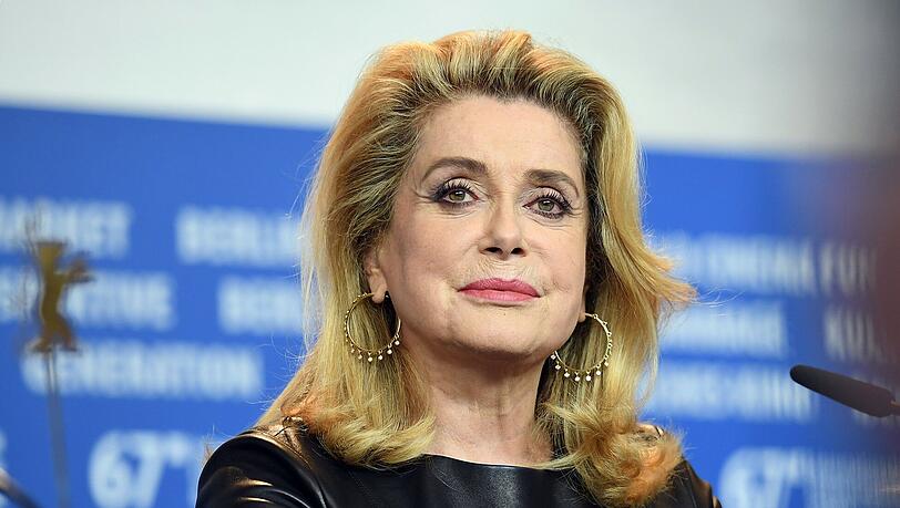 Catherine Deneuve bei einer Pressekonferenz der Berlinale. Catherine Deneuve bei einer Pressekonferenz der Berlinale.