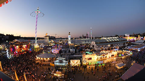 Blick über die Wiesn, aufgenommen aus dem Riesenrad.  (Archivbild)