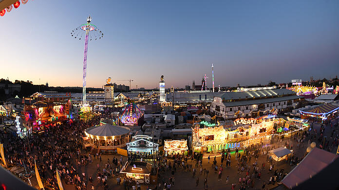 Blick über die Wiesn, aufgenommen aus dem Riesenrad.  (Archivbild)