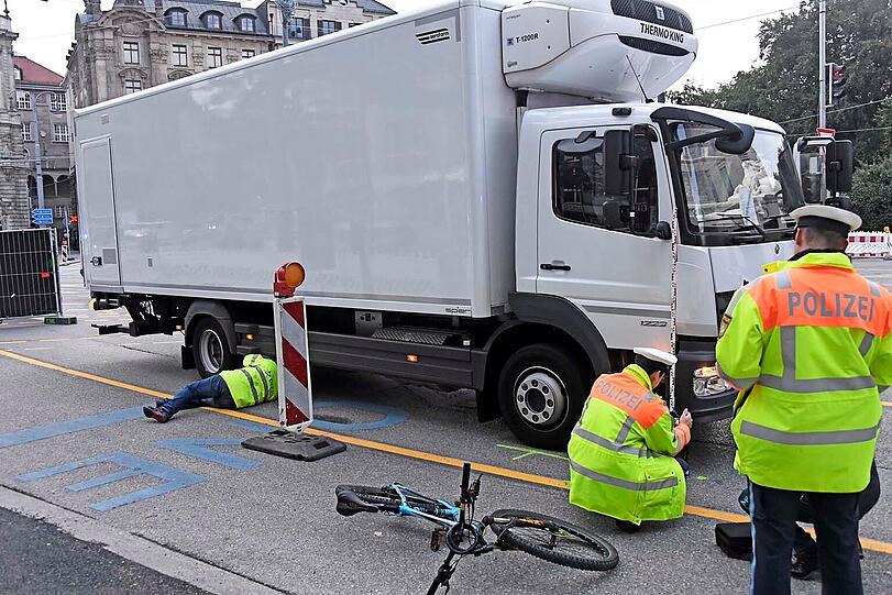 Die Bilder vom Unfallort am Lenbachplatz.