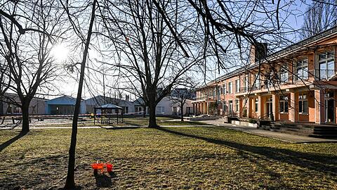 Am Dienstagmittag war das Kita-Gel&auml;nde verwaist.