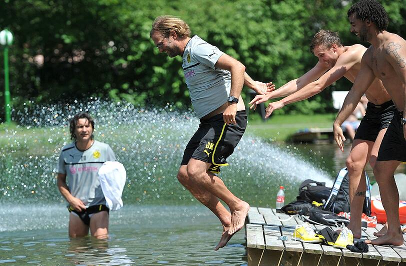 Na, das ist ein Spaß! Hier geht Kloppo jetzt schon baden ehe die Saison überhaupt begonnen hat!