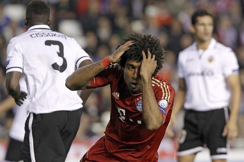 DANTE: Note 5. Musste wegen Badstubers Rückkehr auf die Rechtsfuß-Seite der Innenverteidigung - als Linker. Probleme mit Soldado. Fälschte den Ball zum 1:0 unglücklich ab.