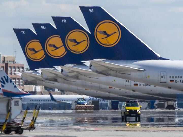Aufgrund der Corona-Pandemie ist Lufthansa in massive finanzielle Schwierigkeiten geraten.