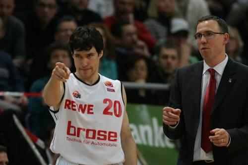 Fehlt Bambergs Trainer  Chris Fleming: Ex-NBA-Profi Dan Dickau (links) muss mit einer Leistenverletzung zuschauen.