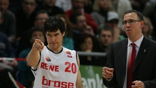 Fehlt Bambergs Trainer Chris Fleming: Ex-NBA-Profi Dan Dickau (links) muss mit einer Leistenverletzung zuschauen. Fehlt Bambergs Trainer Chris Fleming: Ex-NBA-Profi Dan Dickau (links) muss mit einer Leistenverletzung zuschauen.