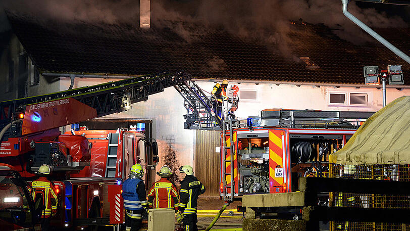 In einem Einfamilienhaus in Geisenhausen brach am Samstagmorgen ein Feuer aus.