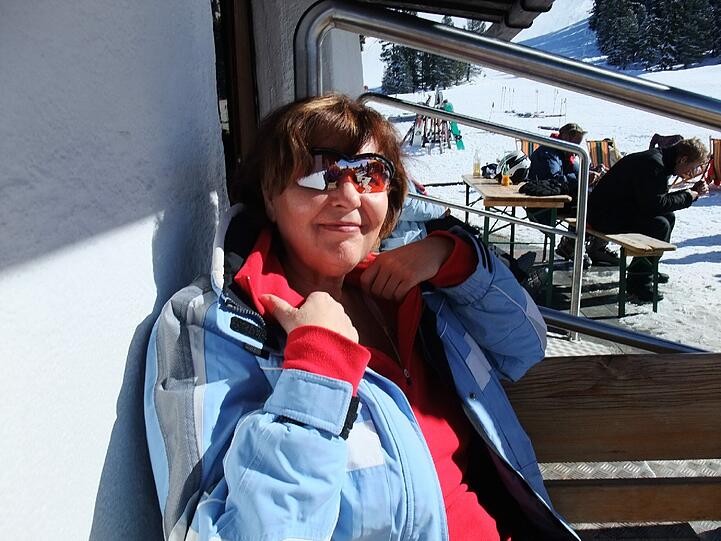 Hiltrud Broschei (SPD) bei einem Ausflug in die Berge. Was ihren Stadtteil betrifft, blickt die Politikerin optimistisch in die Zukunft.