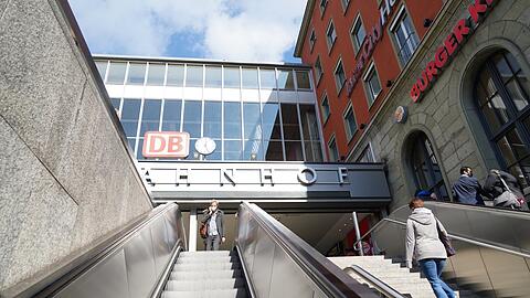 Am Samstagmittag kam es zu dem Großaufgebot am Hauptbahnhof. (Archivbild)