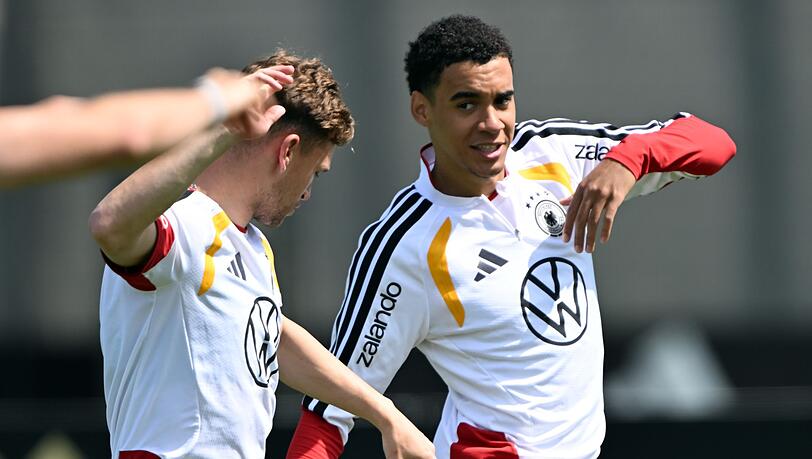 Kollegen bei Bayern und im Nationalteam: Joshua Kimmich (l) und Jamal Musiala. (Archivbild) Kollegen bei Bayern und im Nationalteam: Joshua Kimmich (l) und Jamal Musiala. (Archivbild)