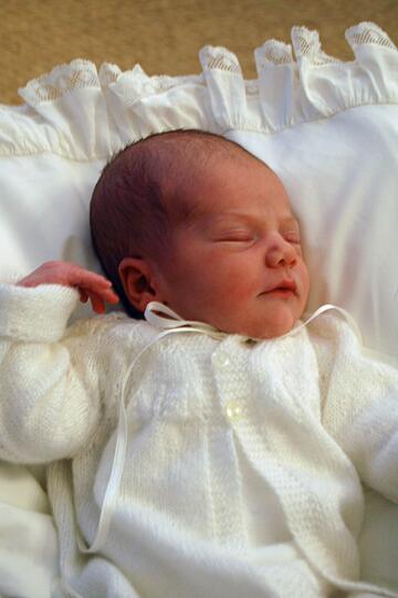 Hallo, kleine Estelle! Ganz Schweden ist verzückt von Victorias Baby. Hier gibt's die ersten richtigen Fotos!