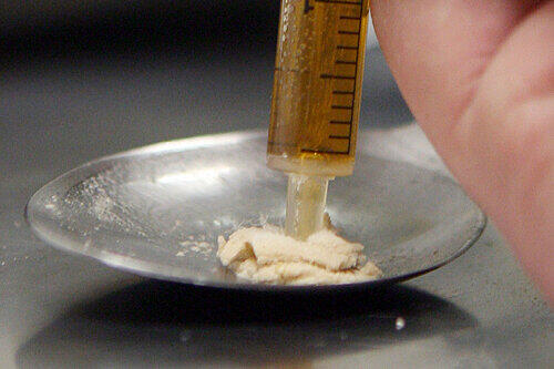Gut 200 Gramm Heroin und 100 Gramm Streckmittel konnten am Dienstag sichergestellt werden. (Symbolbild)