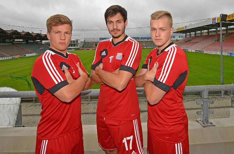 Hachings Prominenz (v.l.): Fabian Götze, Jonas Hummels und Pascal Köpke.