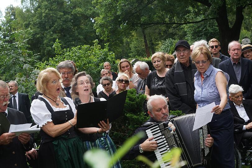 Beerdigung von der Schwabinger Gisela. Die Bilder!