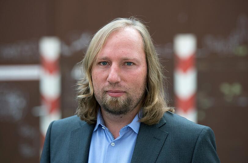 Anton Hofreiter: &bdquo;Du darfst ja als einer der wenigen die TTIP-Unterlagen lesen, aber nicht drüber reden! Du hast ja auch niemanden, mit dem du reden könntest. Nicht mal einen Friseur!&ldquo;
