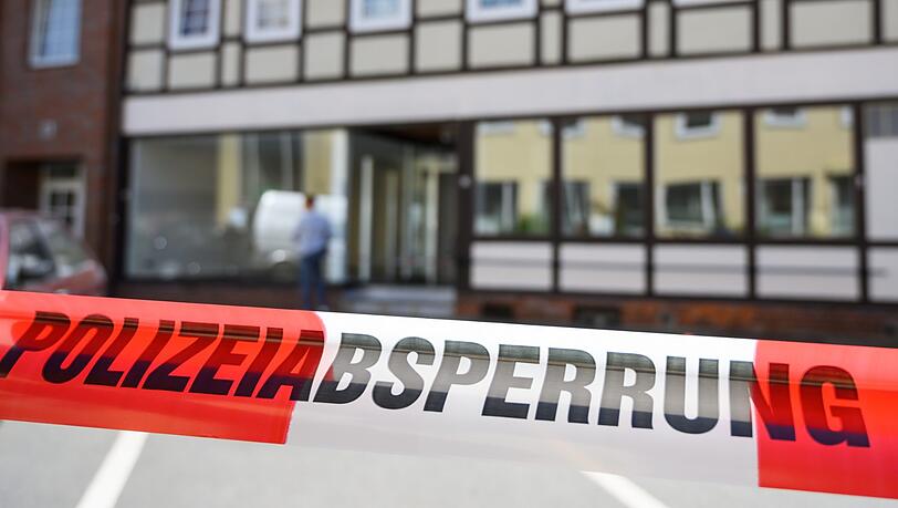 Das Haus in Wittingen, in dem im Zusammenhang mit dem Passauer Armbrust-Fall zwei Leichen gefunden worden waren. Das Haus in Wittingen, in dem im Zusammenhang mit dem Passauer Armbrust-Fall zwei Leichen gefunden worden waren.