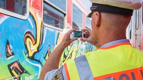 Die Polizei fahndet weiter nach den Tätern. (Symbolbild)