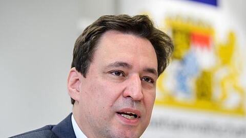 Georg Eisenreich spricht während einer Pressekonferenz. Foto: Matthias Balk/dpa/Archiv
