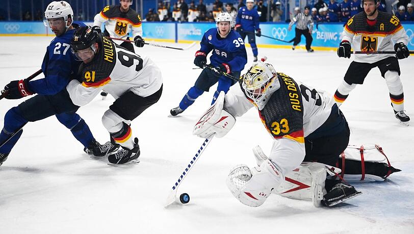 "Jetzt ist es an der Zeit, den Weg für die neue Generation freizumachen", sagt Torwart Danny aus den Birken, der seine Karriere in der deutschen Eishockey-Nationalmannschaft beendet.