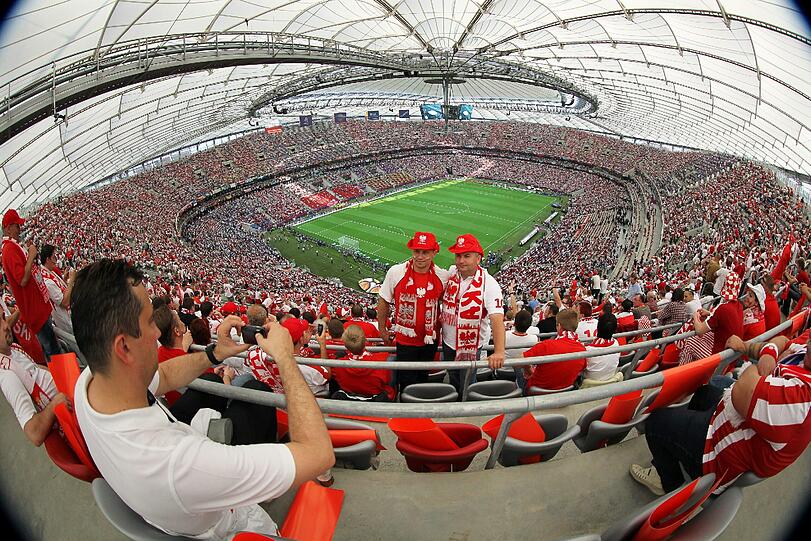 Schrill, bunt, Fußball: Das sind die besten Fan-Kostüme zur EM 2012! Zum Durchklicken!