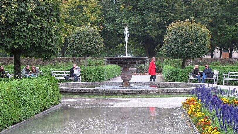 AZ-Leser Djordje Matkovic hat nicht nur ein Leck in dem Brunnen entdeckt, sondern vier. AZ-Leser Djordje Matkovic hat nicht nur ein Leck in dem Brunnen entdeckt, sondern vier.