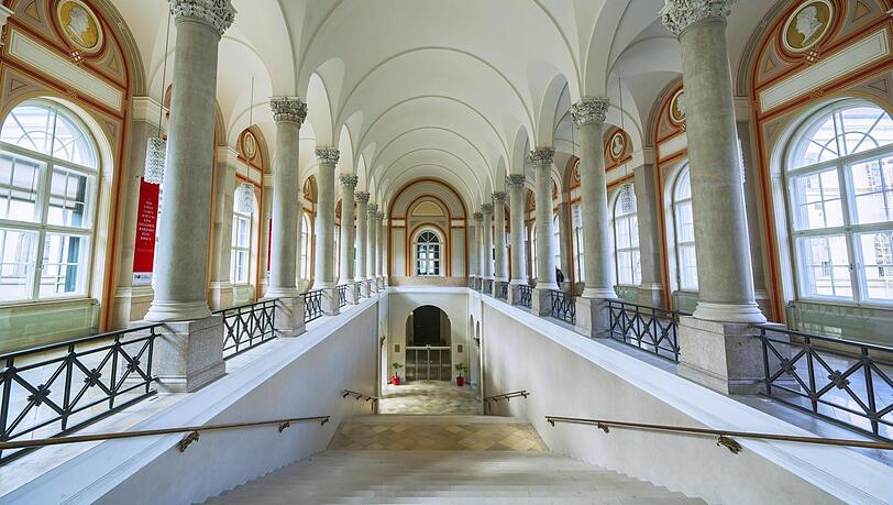 Sind hier bald wieder ein paar Menschen zu sehen? Blick in den Eingangsbereich der Staatsbibliothek.
