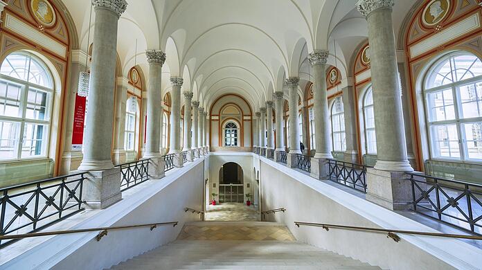 Sind hier bald wieder ein paar Menschen zu sehen? Blick in den Eingangsbereich der Staatsbibliothek.