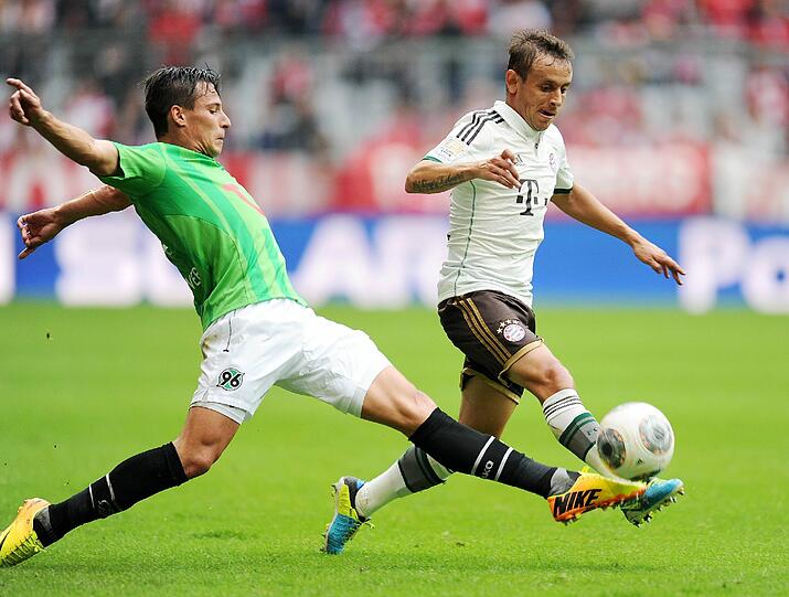 RAFINHA NOTE 3 - Der Brasilianer kam ins Team, weil Lahm in die Mitte rückte. Einer der Gewinner unter Pep ging das Tempo als Rechtsverteidiger gut mit, kombinierte ansehnlich. Foto: firo/AK