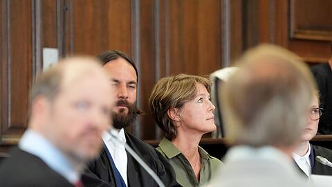 Die Unternehmerin Christina Block stellt sich als Angeklagte den Fragen des Hamburger Landgerichts.